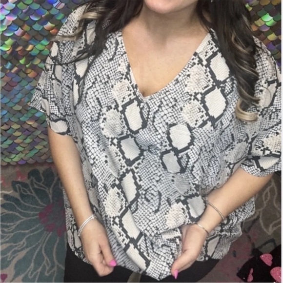 JODIFL Tops - Jodifl Snake Print Oversized Blouse